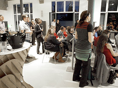 Besucher bei einer Veranstaltung im Posteo Lab